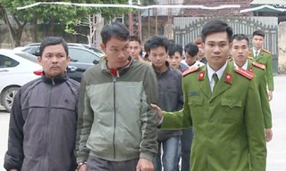 Ổ nhóm đánh bạc trên thuyền neo tại sông Mã bị công an bắt giữ