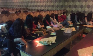 Truy tố đường dây 'chăn dắt' tiếp viên karaoke đi bán dâm