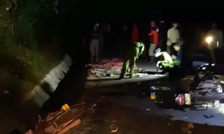 Xe máy đối đầu, 4 thiếu niên chết tại chỗ, 2 người trọng thương