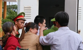 9 nam sinh cưỡng bức bạn gái