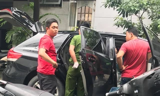 Cảnh sát khám nghiệm ôtô