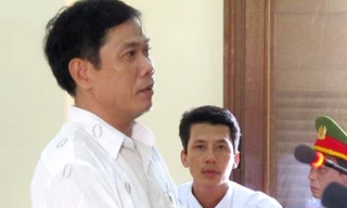 Phó Công an TP Tuy Hòa Lê Đức Hoàn có mặt tại phiên tòa phúc thẩm vụ án dùng nhục hình với tư cách người làm chứng. Ảnh: Tấn Lộc