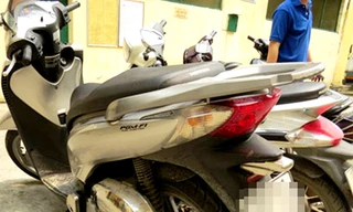 Thiếu nữ bị bắt khẩn cấp vì trộm môtô