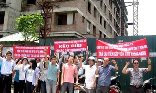 Hàng trăm người dân kêu cứu vì ném tiền tỉ vào chung cư không phép 83 Ngọc Hồi