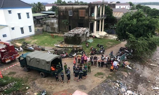 Chồng hoảng loạn kêu cứu khi vợ xuống xe rồi bất ngờ nhảy xuống sông Thạch Hãn