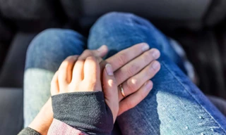 Thầy giáo bị khởi tố vì sờ đùi nữ sinh khi dạy thêm