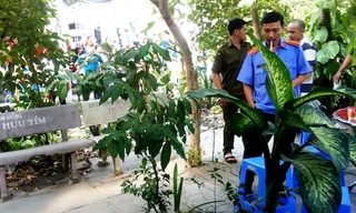 Cơ quan chức năng thực nghiệm hiện trường vụ cướp tài sản xảy ra tại nhà bà Sa