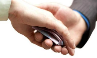 Bắt giam kiểm sát viên nhận hối lộ