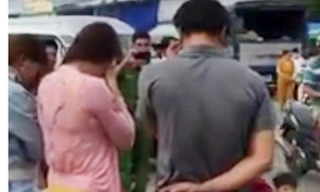 Công an thị trấn Dương Đông bêu rếu tên người mua dâm ở lề đường. Ảnh chụp màn hình