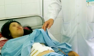 Bác sĩ thăm khám cho chị T.D