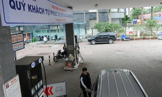 Bắt đầu từ ngày 1/12, Petrolimex Hà Nội cho chạy thí điểm ở hai cửa hàng xăng trên địa bàn thủ đô việc các tài xế tự đổ xăng hoặc dầu cho phương tiện của mình. Việc thí điểm "khách hàng tự phục vụ khi mua xăng dầu" của công ty xăng dầu khu vực I (Petroli