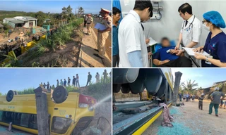 Xe khách chở 20 học sinh lật ngửa trên quốc lộ 