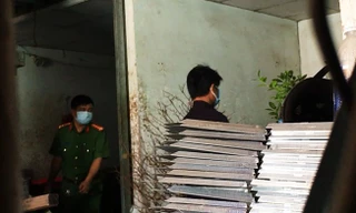 Công an kiểm tra hiện trường vụ thảm sát 5 người trong gia đình 