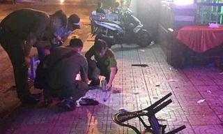 Dùng kéo đâm chết bạn nhậu vì bị ép quỳ lạy