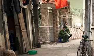 Nhà riêng của nữ tiếp viên này tại Khương Trung đã được phong tỏa. Ảnh: Duy Phạm