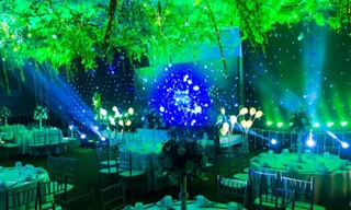 Quang cảnh buổi tiệc sinh nhật mà cô T tổ chức, nhưng chỉ có 5 khách tới dự