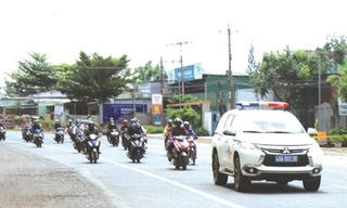 Người dân các tỉnh phía Nam được hộ tống về quê. Ảnh minh họa