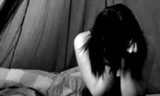 Khởi tố cha dượng giao cấu với con riêng của vợ