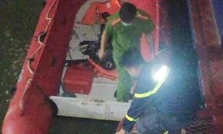 Cảnh sát triển khai tìm kiếm nạn nhân trong đêm