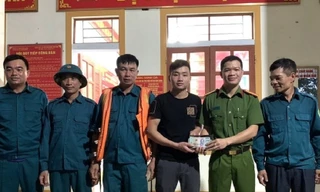 Tìm nam sinh bị lũ cuốn, bất ngờ thấy xấp tiền của người dân 'mất tích' 2 năm trước