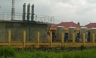 Nhà máy nước sạch nằm đối diện với UBND xã Xuân Dương