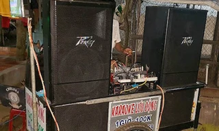 Karaoke di động ở miền Tây thuận tiện cho nhu cầu giải trí nhưng nhiều người than phiền vì ồn ào