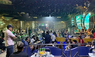 Tiếp viên quán bar đâm chết đồng nghiệp vì chia tiền bo không đều