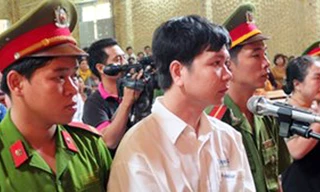 Nguyễn Minh Tiên tại phiên toà sáng 19/8 đang nghe tuyên án 