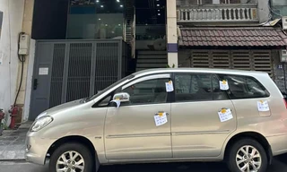 Ô tô đỗ chắn cửa vài ngày, chủ nhà ở Hà Nội tung chiêu 'dằn mặt'