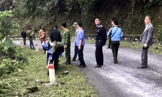  Lực lượng chức năng rà soát khu vực hiện trường gây án ở đèo Kéo Mác