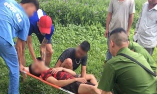 Nạn nhân được đưa đi bệnh viện cấp cứu