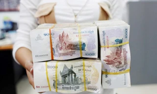 Lén mang bao tiền 1 tỷ đồng qua biên giới