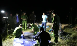 Nam thanh niên đâm 3 người thương vong giữa đường