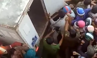 Sự thật vụ đôi nam nữ phải quỳ xin khi bị vây đánh vì nghi bắt cóc trẻ