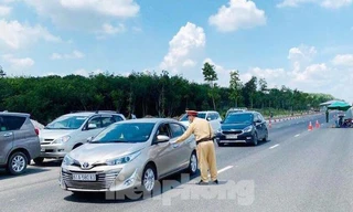 Bình Dương lập chốt chặn tại các cửa ngõ nhưng không ‘ngăn sông cấm chợ’