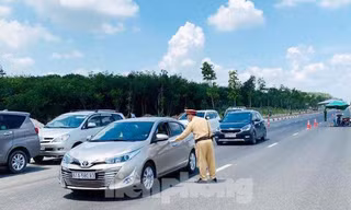 Bình Dương lập chốt chặn tại các cửa ngõ nhưng không ‘ngăn sông cấm chợ’