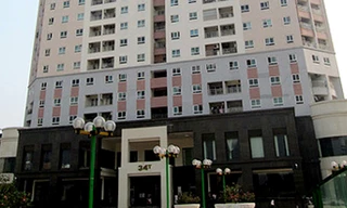 Hà Nội: Thang máy treo lơ lửng ở tòa nhà 34 tầng