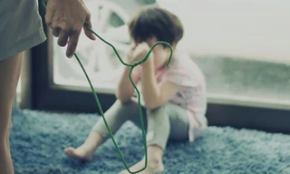 Khởi tố mẹ kế đánh con chồng với hơn 20 vết bầm trên cơ thể