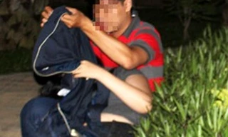 Lấy trộm quần của đôi tình nhân đang ân ái, phạm tội gì?