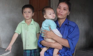 Chị Nhung vô cùng hối hận về hành động đẩy con trai vào đống lửa