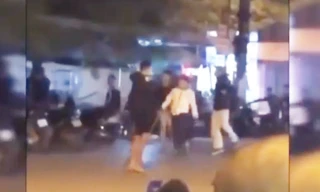 20 thanh thiếu niên đất cảng vác hung khí hỗn chiến vì 1 cô gái