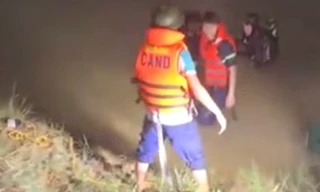 7 học sinh lớp 10 rủ nhau đi tắm hồ, 2 em đuối nước tử vong