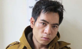 Đối tượng Ghền tại cơ quan điều tra. Ảnh: T. Duyên