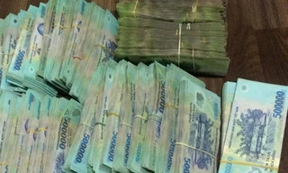 Nhân viên trạm thu phí vây nghi can trộm bao tải chứa 3 tỷ đồng