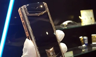 Người nước ngoài nghi trộm Vertu nửa tỷ của bạn chung phòng