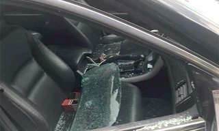 Kính bên ghế phụ ôtô bị vỡ