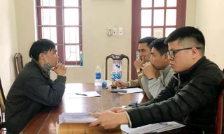 Nghi can Mậu làm việc với cảnh sát