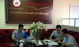 Cơ quan công an làm việc với đại diện của Công ty Việt Hồng. 