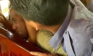 Nhân viên tàu phải khống chế ông Lập