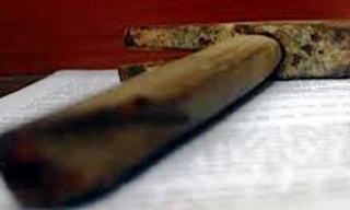 Thuyền viên dùng búa đập đầu thuyền trưởng